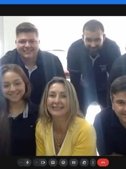 Reunião com a equipe de uma loja cliente