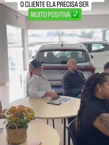 Reunião com cliente dentro da revenda
