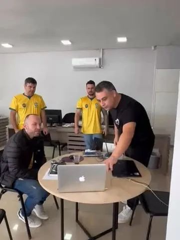 Equipe da Growth Automotivo em visita a uma revenda